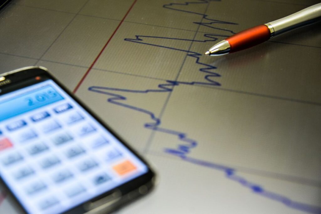PMI composto do Brasil cai a 46,0 em setembro, pior marca desde 2021, com indústria e serviços em contração. Veja o que acompanhar.