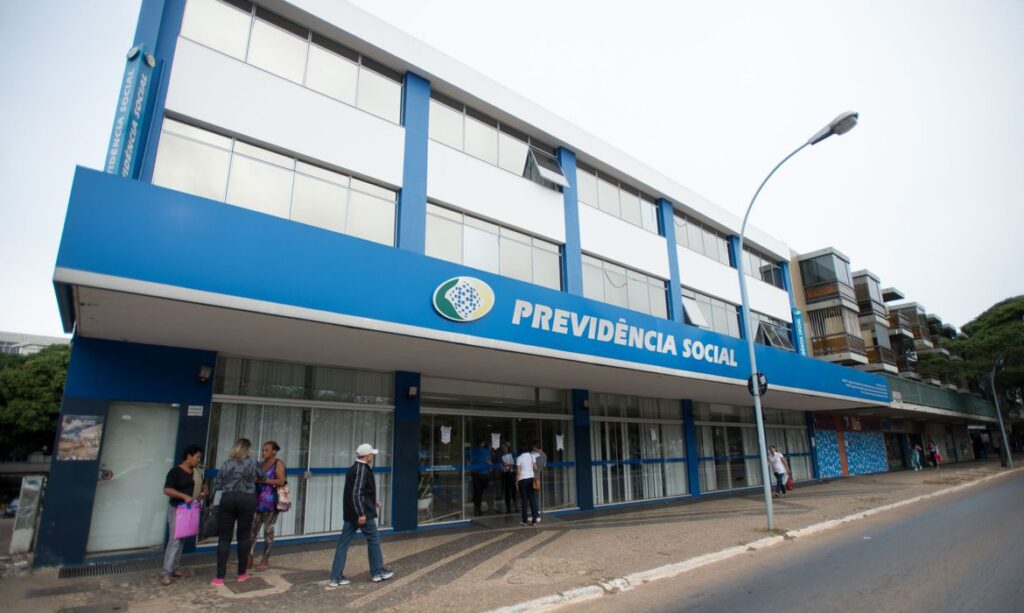 Governo federal devolve R$ 2,3 bilhões a aposentados e pensionistas vítimas de descontos ilegais no INSS.
