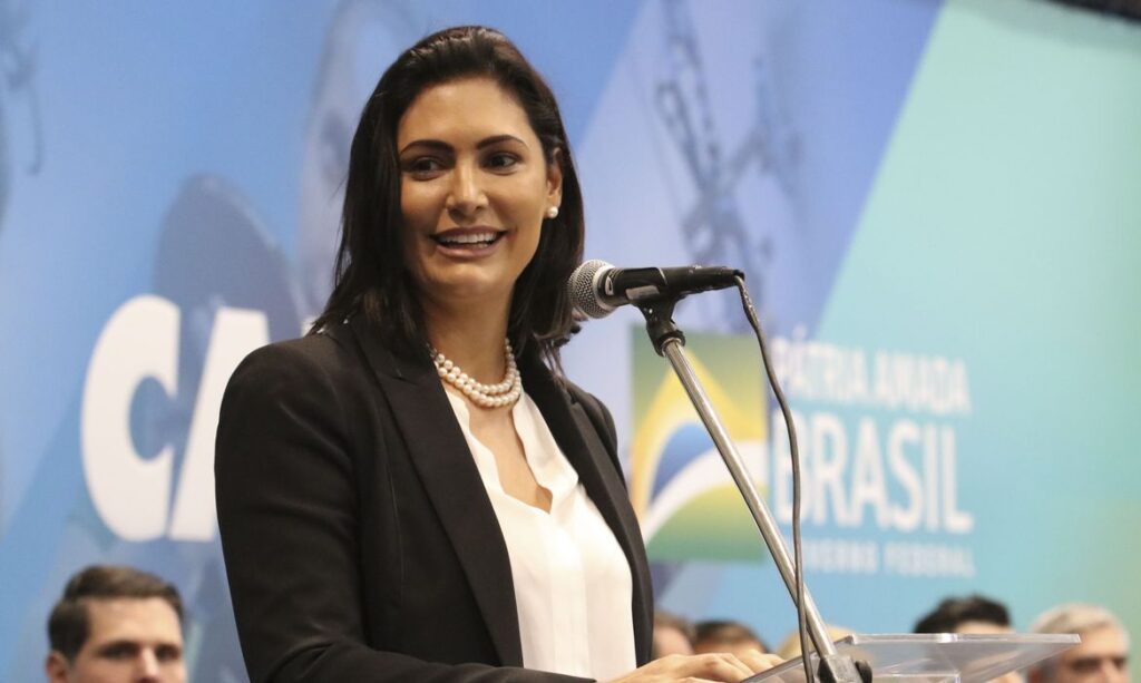 Michelle Bolsonaro afirma em entrevista exclusiva que condenação de Jair Bolsonaro foi “perseguição” e admite disputar a Presidência se for “a vontade de Deus”