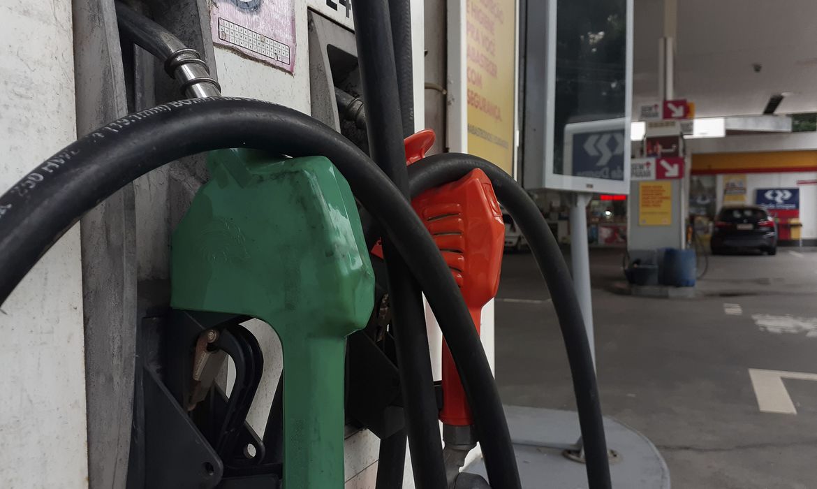 Petrobras reduz preço da gasolina em 4,9%, chegando a R$ 2,71 por litro nas distribuidoras