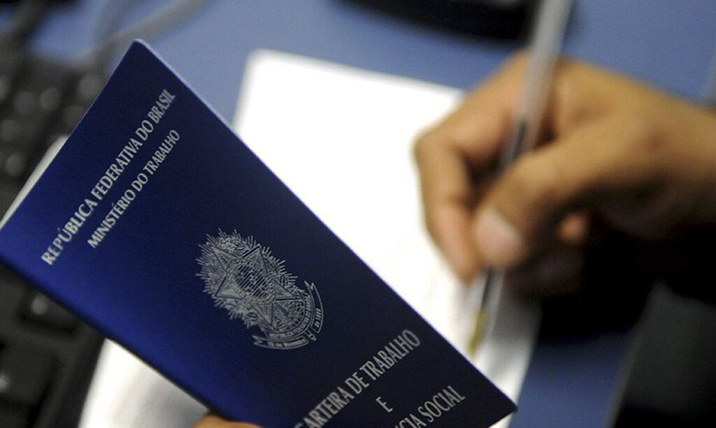 Criação de empregos de carteira assinada tem o pior número em cinco anos
