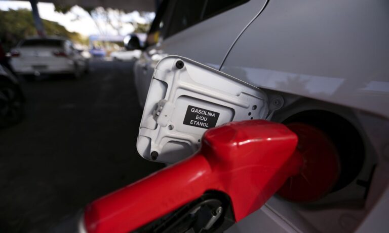 Petrobras anuncia aumento no preço da gasolina