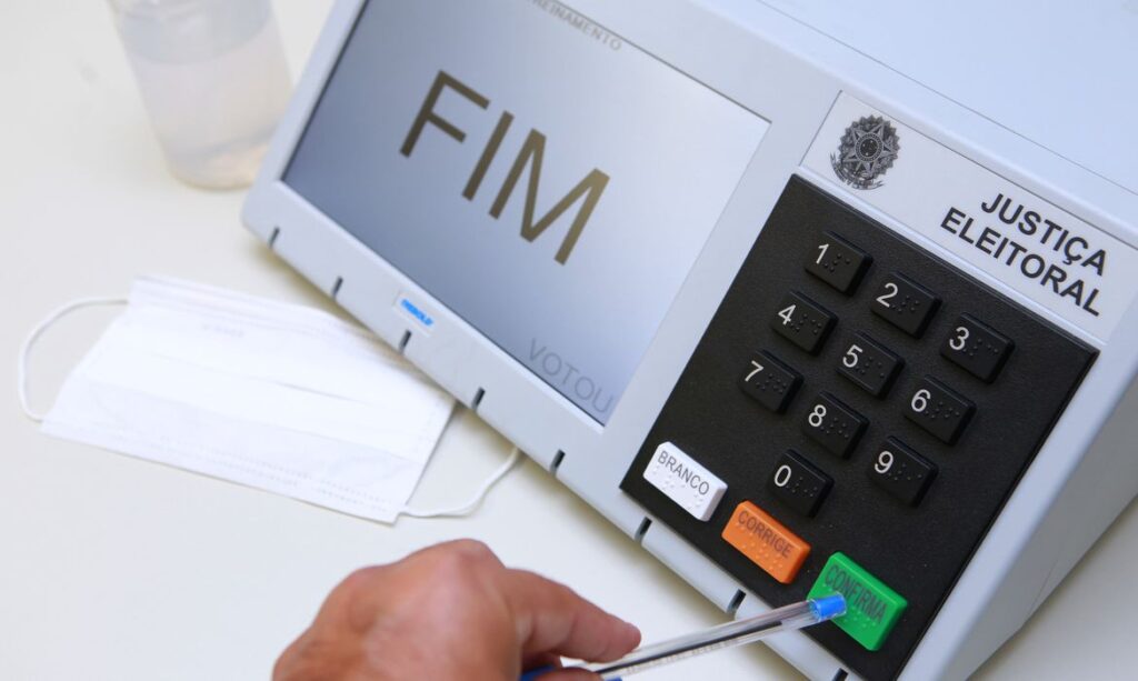TSE abre licitação de R$ 20 milhões para manter 124 mil urnas eletrônicas dos modelos 2013 e 2015 visando as eleições de 2026.