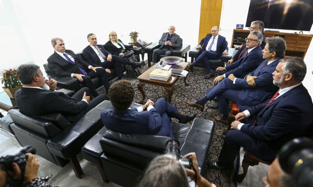 Lula se reúne com ministros