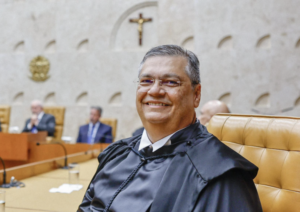 Dino reintegra a concurso de delegado candidata casada com condenado por tráfico