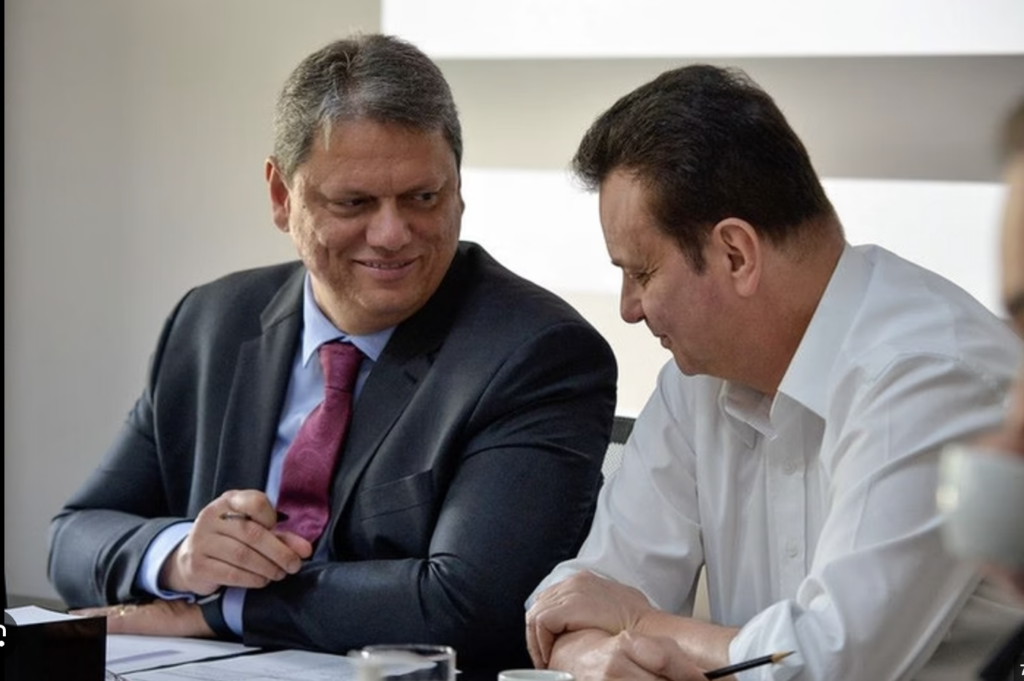 Após crítica a Moraes, Tarcísio vira alvo de campanha difamatória