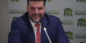 Deputados aprovam projeto que barra desapropriação de terras produtivas; base de Lula diz que medida dificulta punições por crimes ambientais e trabalhistas.