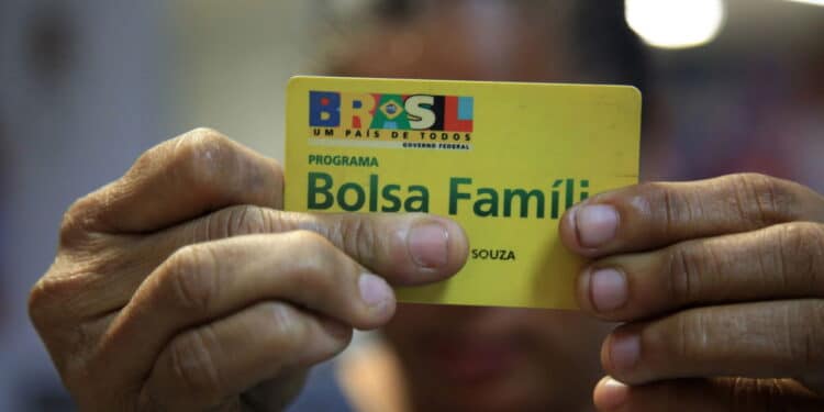 bolsa-familia-brasil_1728337059583-750x375-1