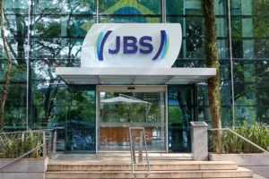 Governo Lula autoriza JBS a importar tilápia do Vietnã após classificar espécie como invasora; produtores apontam riscos e temem prejuízos