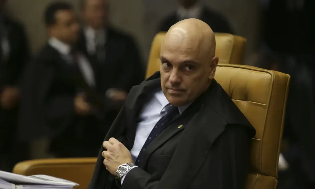 PGR recebe pedido de prisão contra Alexandre de Moraes por suposta tortura a Jair Bolsonaro após episódio na carceragem da Polícia Federal
