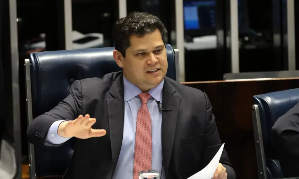 Alcolumbre diz que PL da Anistia 'não é o assunto dos brasileiros'