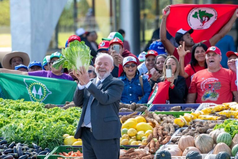 foto-presidente-lula-agricultura-familiar-plano-safra-MST