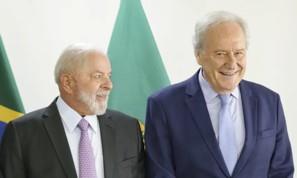 Governo Lula diz que não tinha conhecimento prévio do contrato entre Ricardo Lewandowski e o Banco Master e nega conflito de interesses no caso.