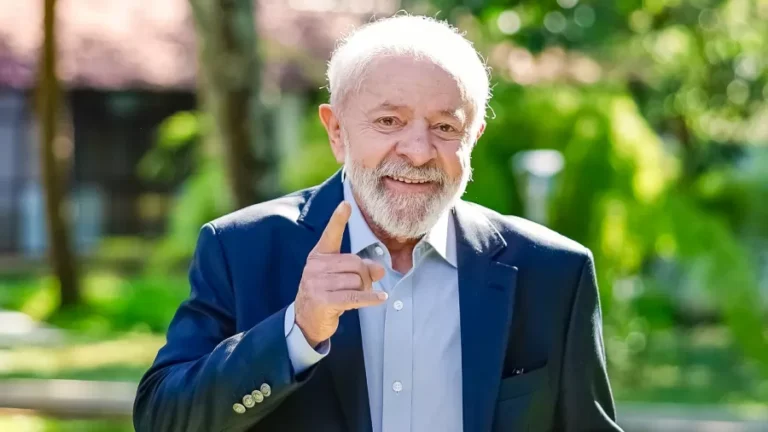 lula-em-entrevista-as-radios-metropole-e-sociedade-da-bahia-na-residencia-oficial-da-granja-do-torto-1738892531811_v2_900x506