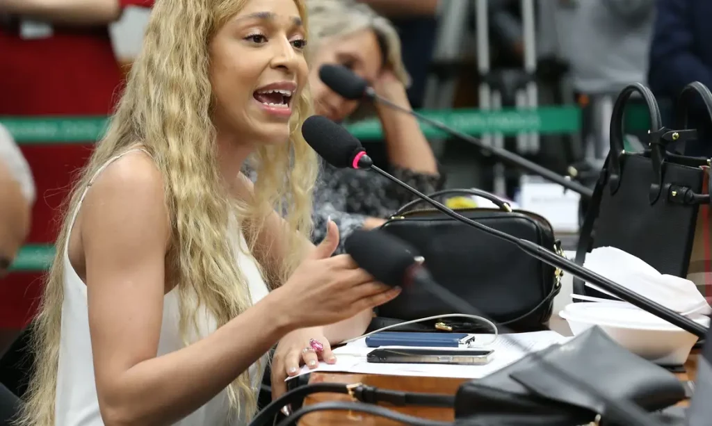 84% rejeitam Erika Hilton na Comissão da Mulher
