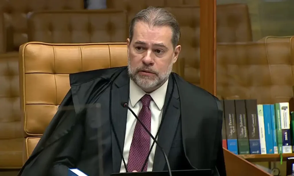 Toffoli suspende inquérito sobre corrupção na Agência Nacional de Mineração; PF espera decisão do STF para seguir apurações.