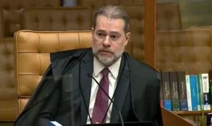 Toffoli suspende inquérito sobre corrupção na Agência Nacional de Mineração; PF espera decisão do STF para seguir apurações.