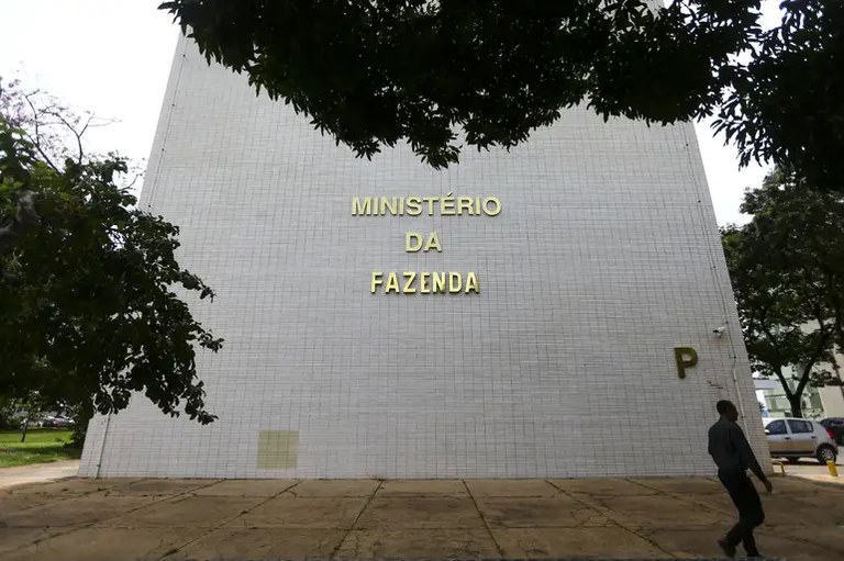 Governo publicou no Diário Oficial da União as regras que impedem beneficiários de programas sociais apostarem em plataformas digitais.