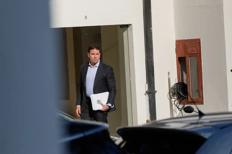 Moraes manda incluir Alexandre Ramagem no BNMP, expede mandado de prisão e determina início do cumprimento da pena em regime fechado