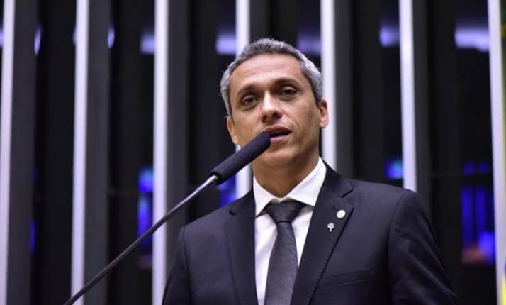 Comissão da Câmara aprovou suspensão de ação penal no STF contra deputado Gustavo Gayer; relator citou imunidade parlamentar