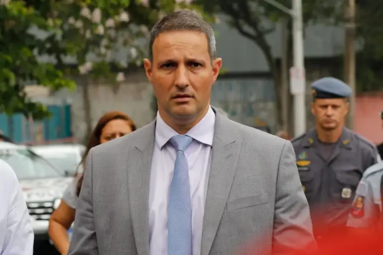 PT aciona MP contra Derrite por casa de R$ 3 milhões em SP
