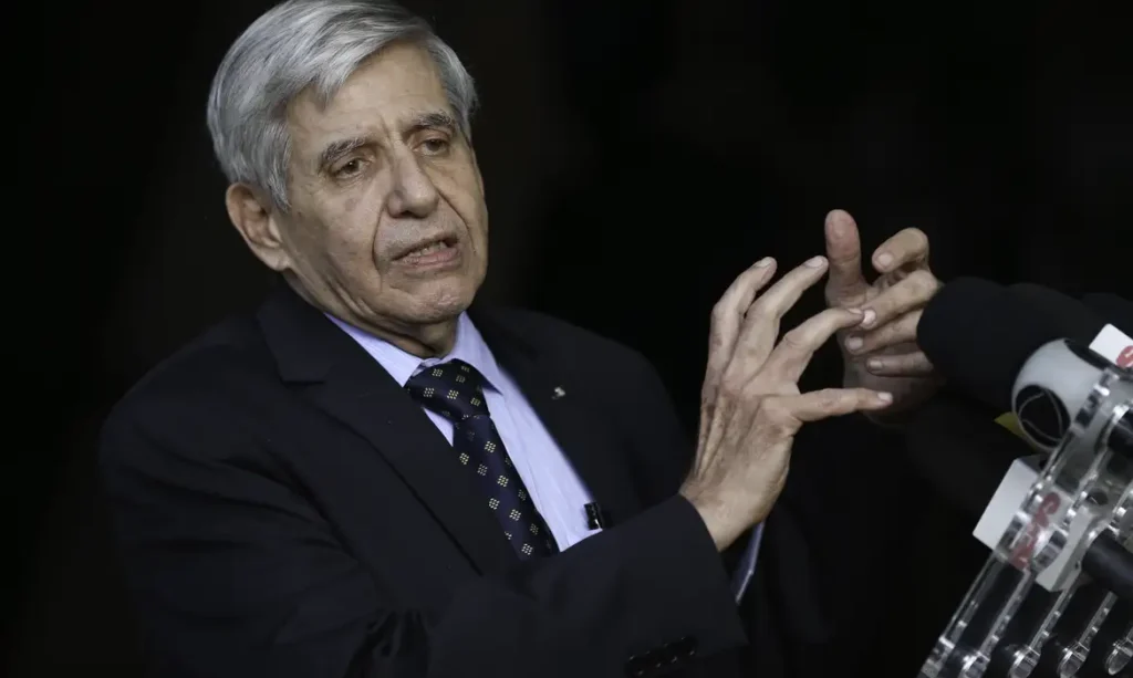 Idade e currículo militar podem ajudar Heleno a ter uma pena mais branda em julgamento do suposto golpe