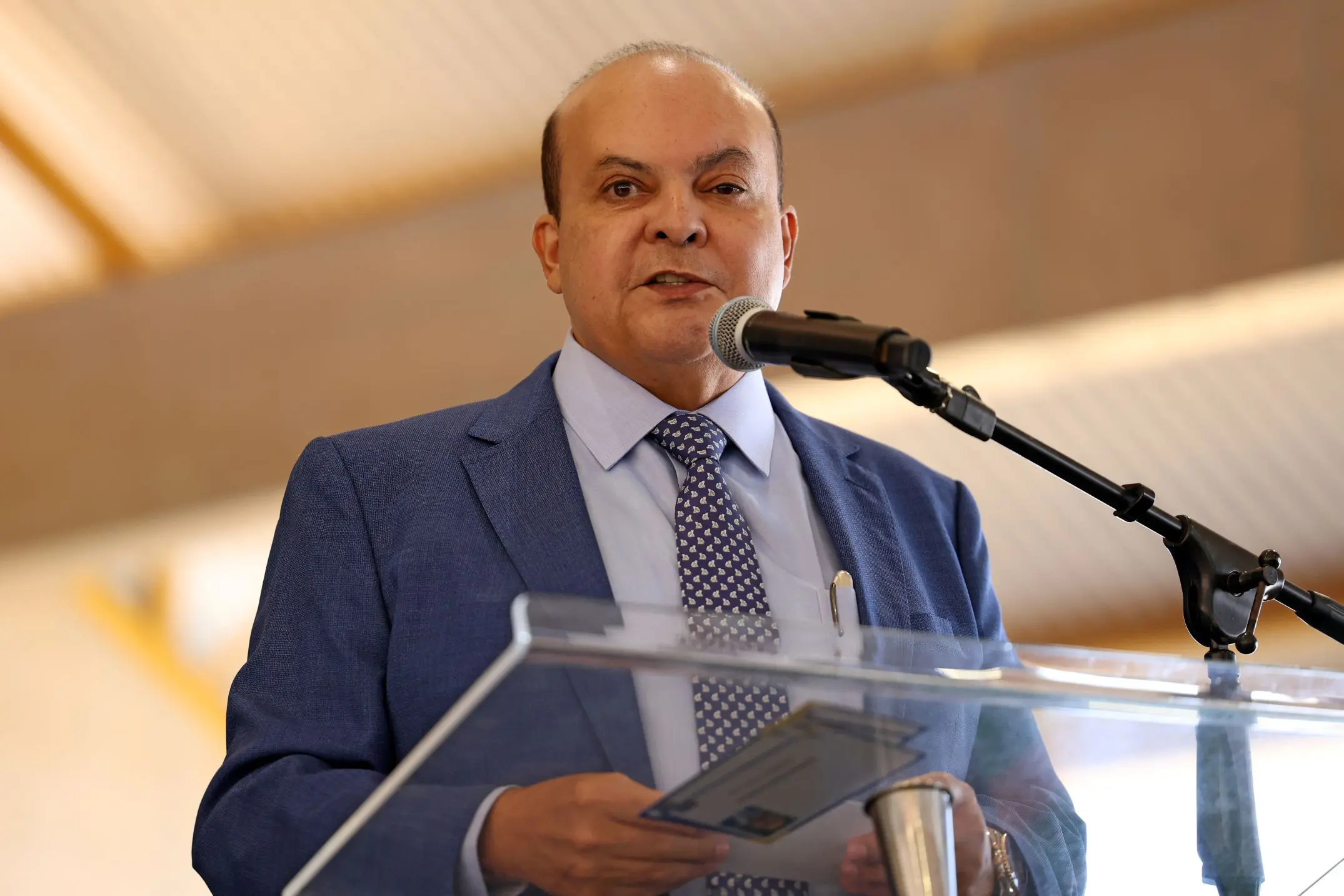 O governador do Distrito Federal, Ibaneis Rocha (MDB), ofereceu apoio direto ao governo do Rio de Janeiro após a megaoperação policial que resultou na morte de 132 pessoas nos complexos do Alemão e da Penha, zona norte da capital fluminense.