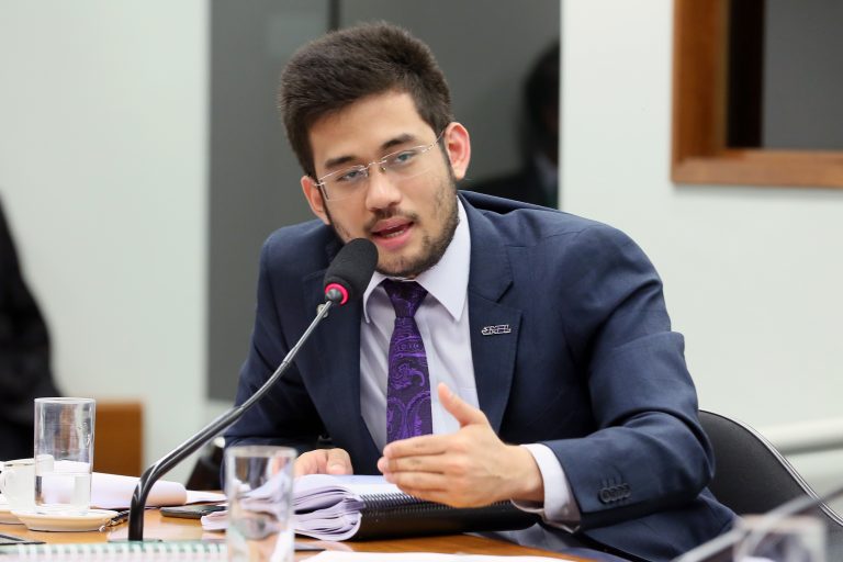PL de Kim Kataguiri propõe tornar inelegíveis por oito anos pessoas que apoiarem o crime organizado ou o terrorismo