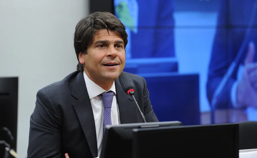 Reforma administrativa propõe novas regras para concursos, cargos comissionados, gratificações e temporários, mantendo a estabilidade