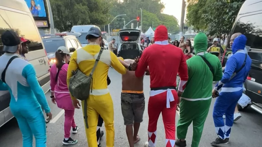 policiais-fantasiados