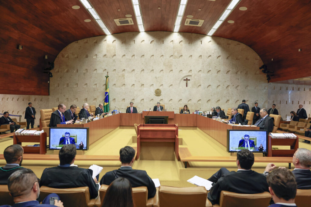 Ministros do STF criticam investigação da PF sobre Dias Toffoli sem aval da Corte. Relatório levou à saída do ministro da relatoria do caso Master.
