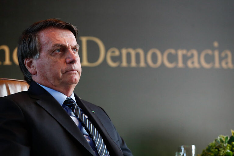 MPF arquiva pedido para investigar Bolsonaro por conduta na pandemia
