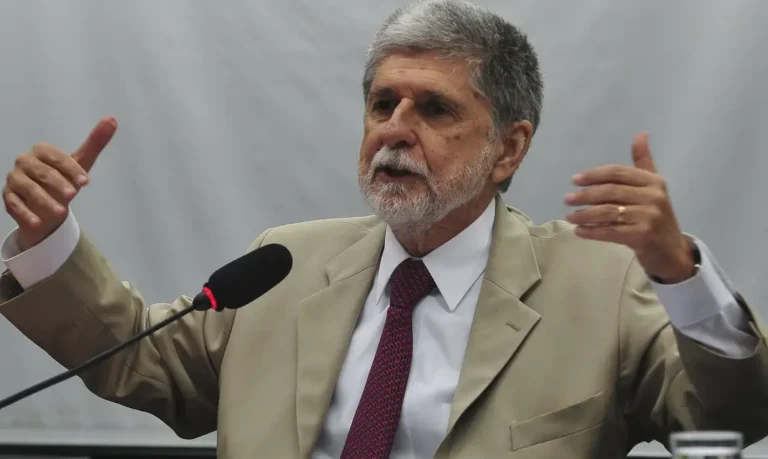 Celso Amorim: ‘Pretexto para intervenção é inaceitável’