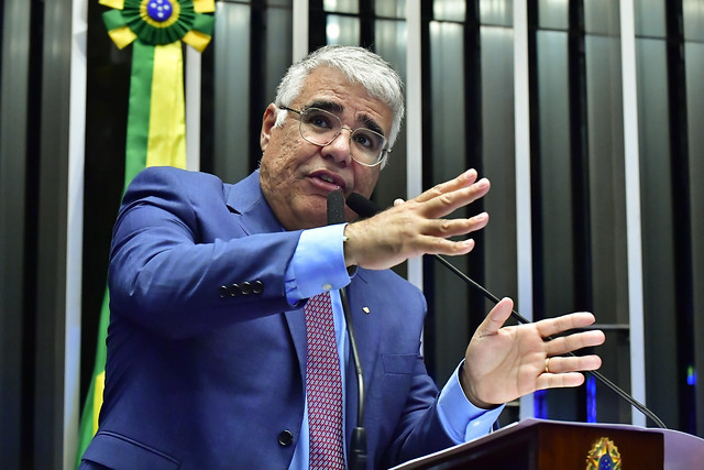 Eduardo Girão reúne assinaturas e formaliza pedido de CPI do Banco Master no Senado
