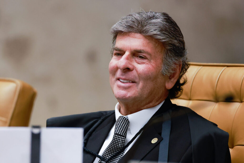 Luiz Fux pediu para mudar de Turma no STF, mas quer seguir nos julgamentos da trama golpista. Ministro votou pela absolvição de réus ligados