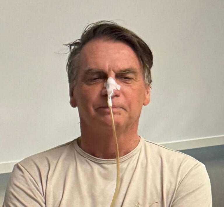 Bolsonaro segue na UTI em recuperação pós-cirúrgica com quadro estável