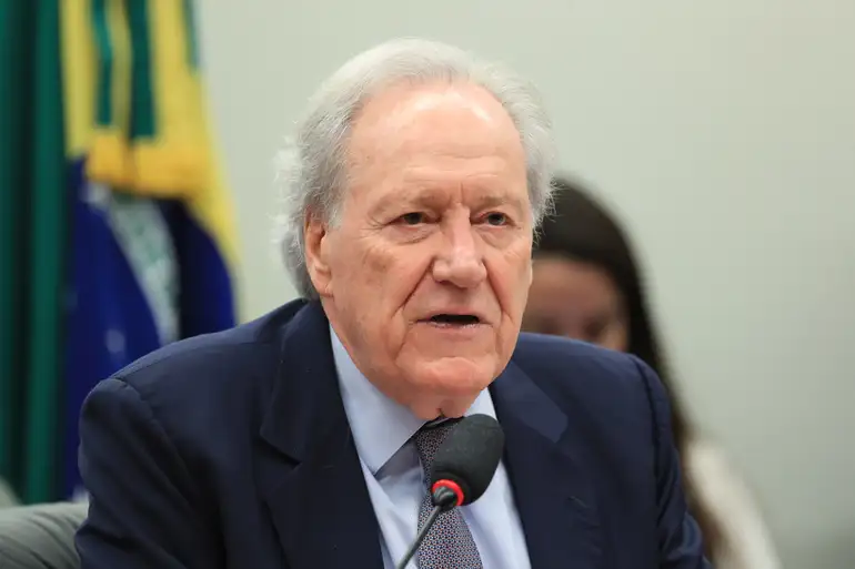 Câmara convoca Lewandowski após ausência em audiência. Oposição acusa Ministério da Justiça de omissão na área de segurança pública.