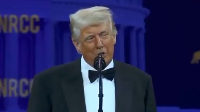 Juros dos EUA seguem estáveis enquanto Trump pressiona o Fed