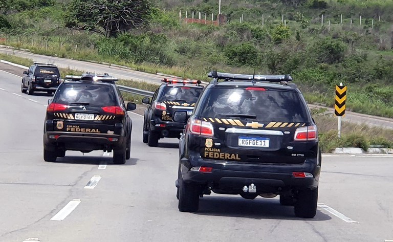 Metanol PF e Receita cumprem mandados em Minas e São Paulo contra esquema de tráfico internacional de drogas e descaminho