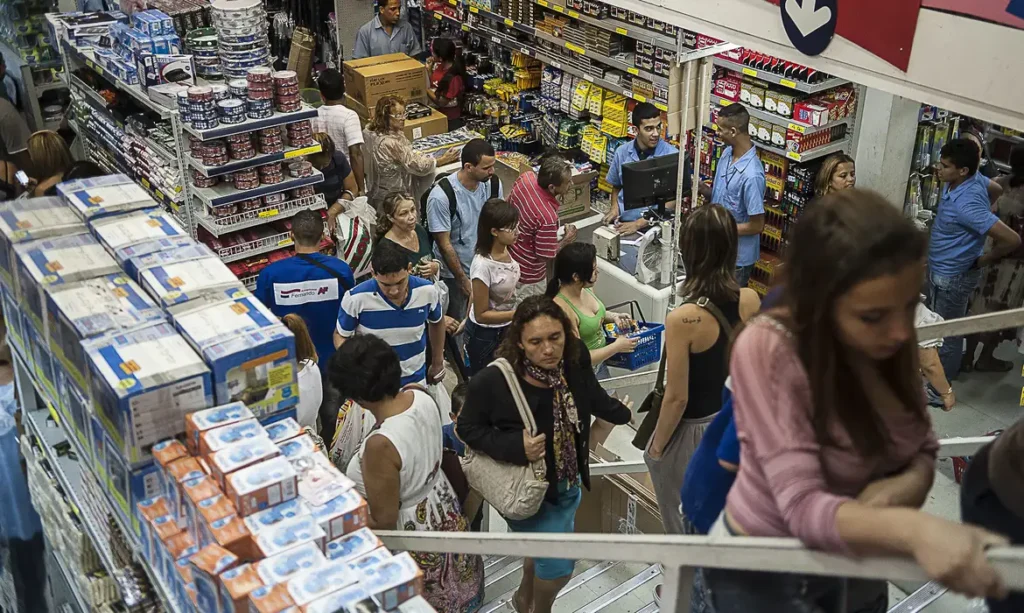 PIB cresce 0,1% no terceiro trimestre; IBGE aponta desaceleração da economia com juros altos e demanda enfraquecida