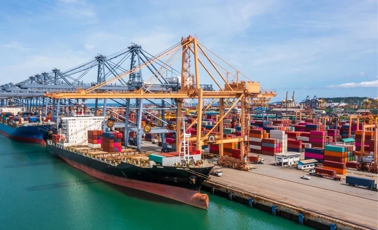 Exportações brasileiras para os EUA caem 18,5% em agosto após tarifaço. Déficit com os norte-americanos atinge US$ 1,23 bilhão