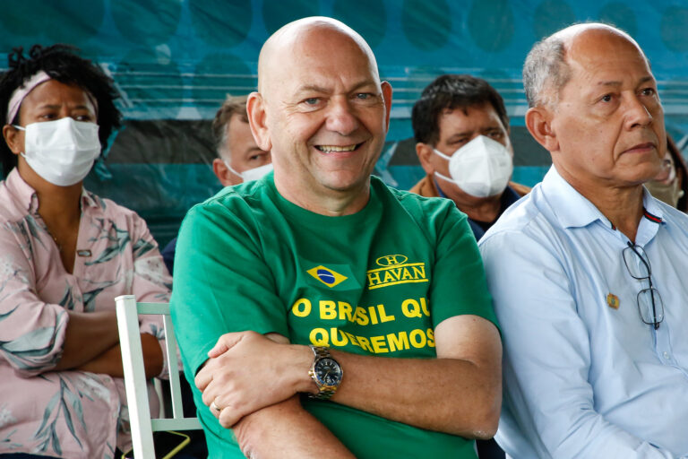 Luciano Hang cobra igualdade tributária após recuo sobre “taxa das blusinhas”