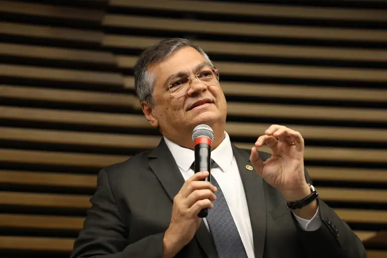 Flávio Dino brinca com reação do mercado após perdas na bolsa