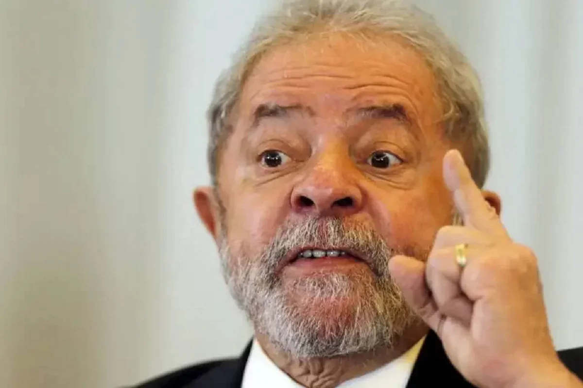 O presidente Lula (PT) assinou nesta quarta-feira uma medida provisória (MP) que amplia isenções na conta de luz e modifica o setor elétrico, redistribuindo custos que serão arcados pelos consumidores não beneficiados.