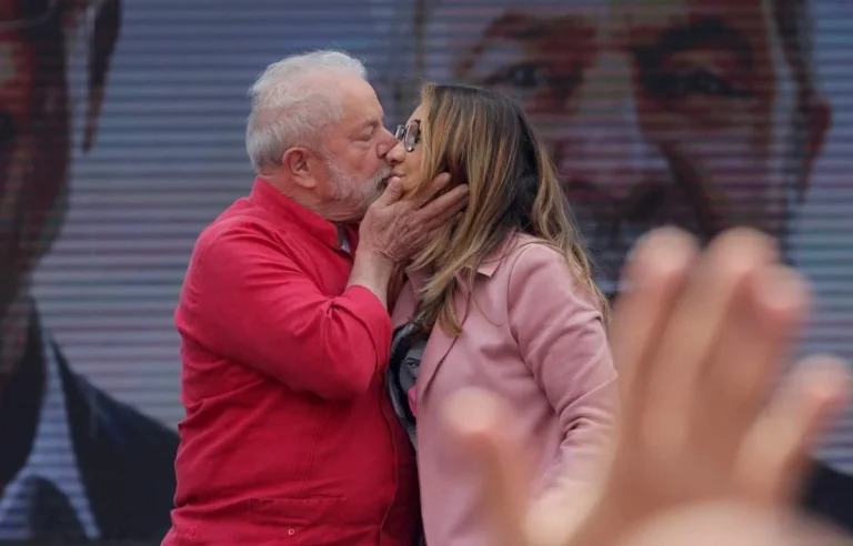 Lula entrega Ordem do Mérito Cultural a Janja e artistas