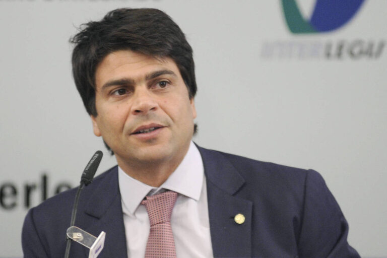 Decisão de Dino pode destravar reforma administrativa