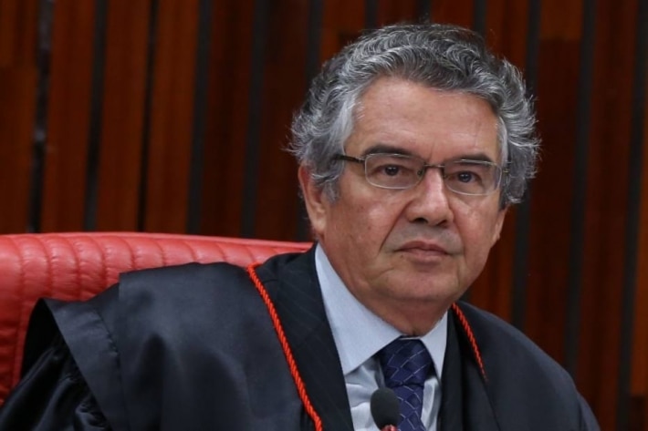 Marco Aurélio Mello classificou como precipitada a aposentadoria de Luís Roberto Barroso do STF e disse que “a vaidade derrotou a toga”.