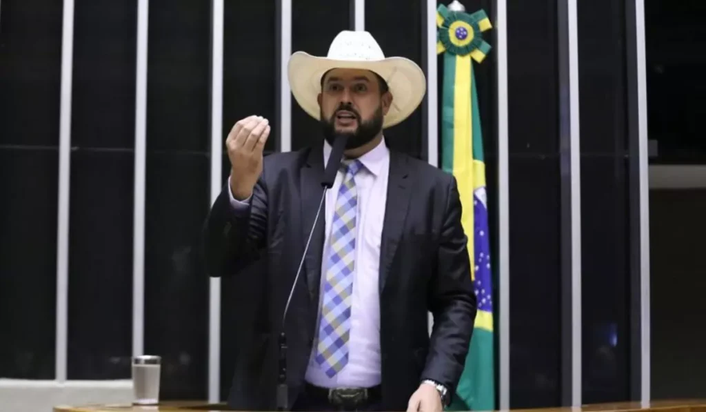Zé Trovão afirma que não é hora de greve dos caminhoneiros após prisão de Bolsonaro e defende foco na votação da anistia no Congresso