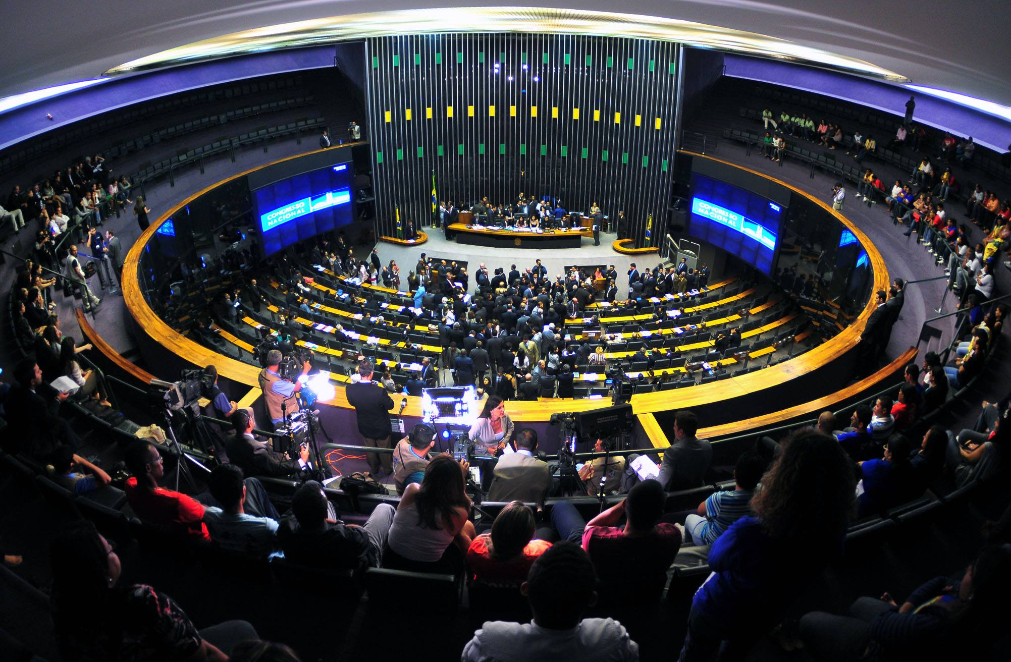 Câmara aprova urgência para votar isenção do IR para até R$ 5 mil