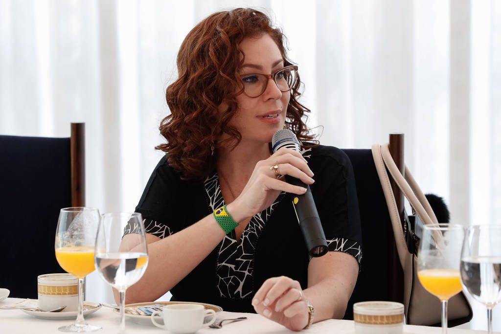 Justiça da Itália nega soltura de Carla Zambelli e mantém deputada presa ao considerar risco máximo de fuga